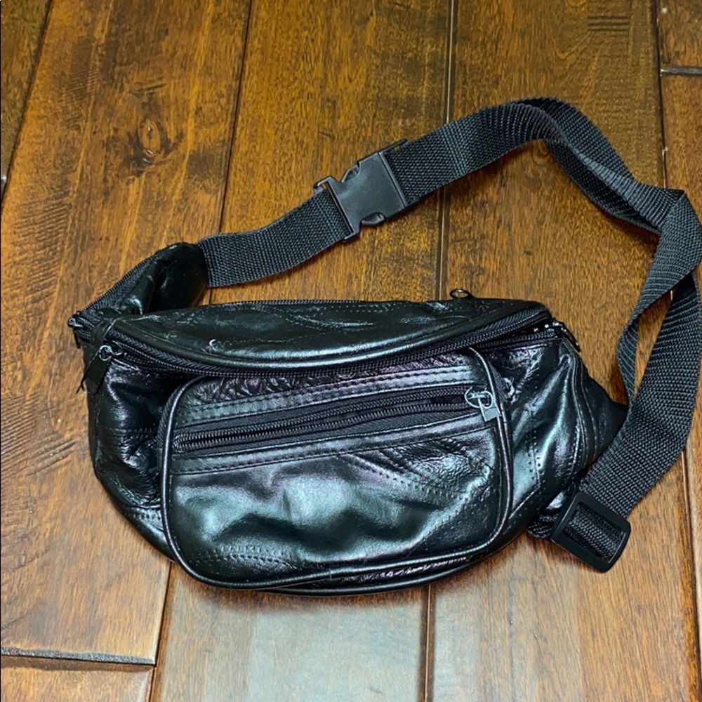 Leather fanny pack with adjustable straps